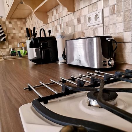 Cozyhome The Castle Apartment - Spacious, Quiet, High Ceiling 브라티슬라바 외부 사진