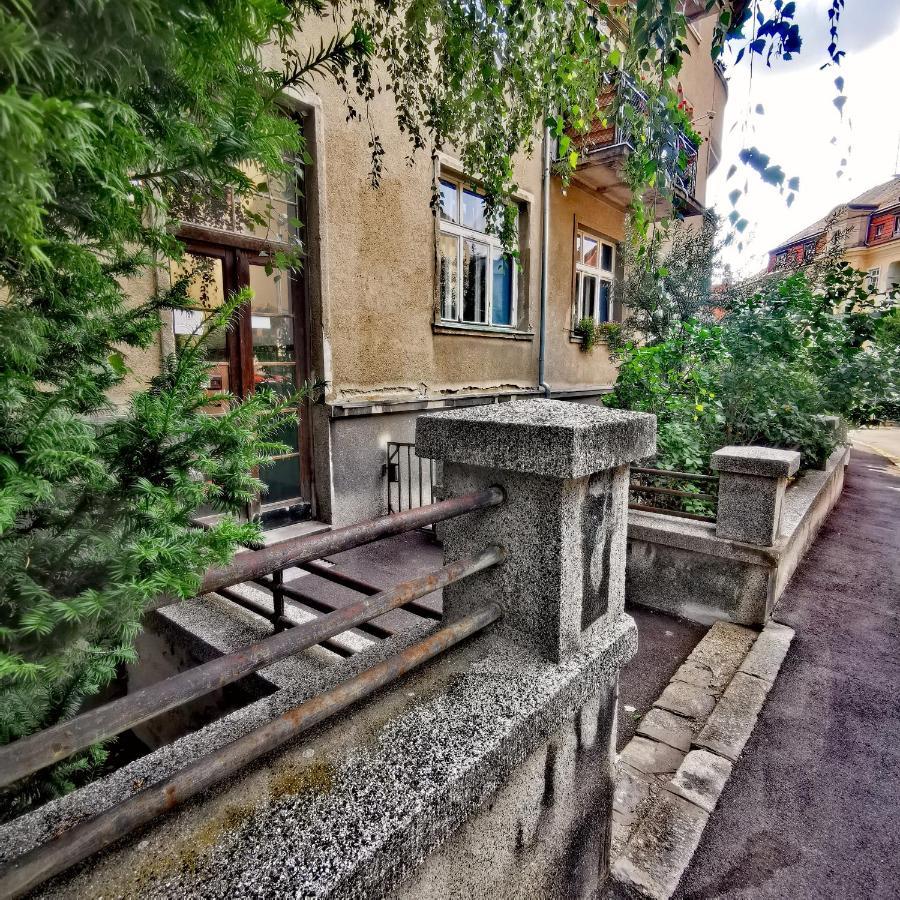 Cozyhome The Castle Apartment - Spacious, Quiet, High Ceiling 브라티슬라바 외부 사진