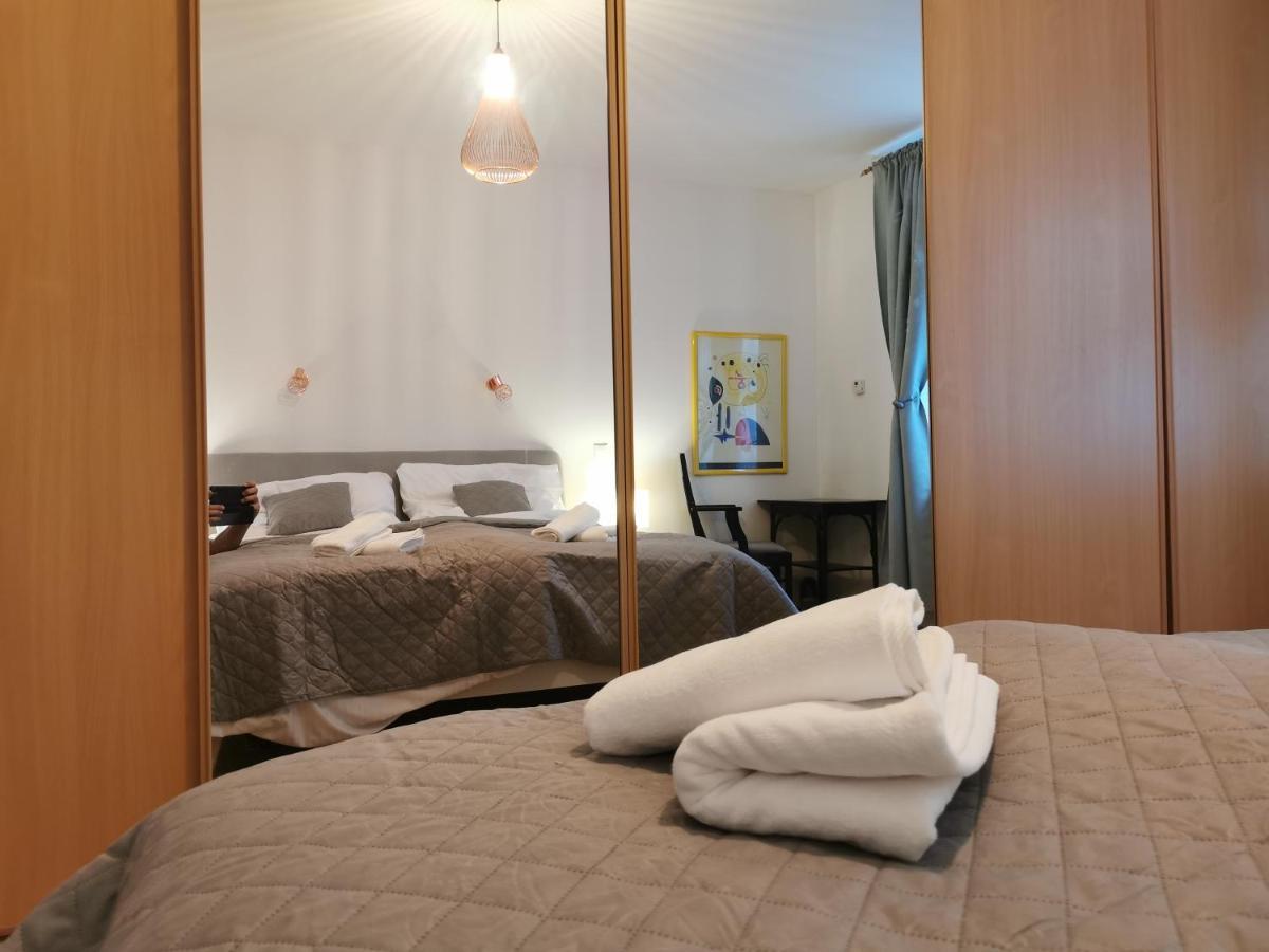 Cozyhome The Castle Apartment - Spacious, Quiet, High Ceiling 브라티슬라바 외부 사진