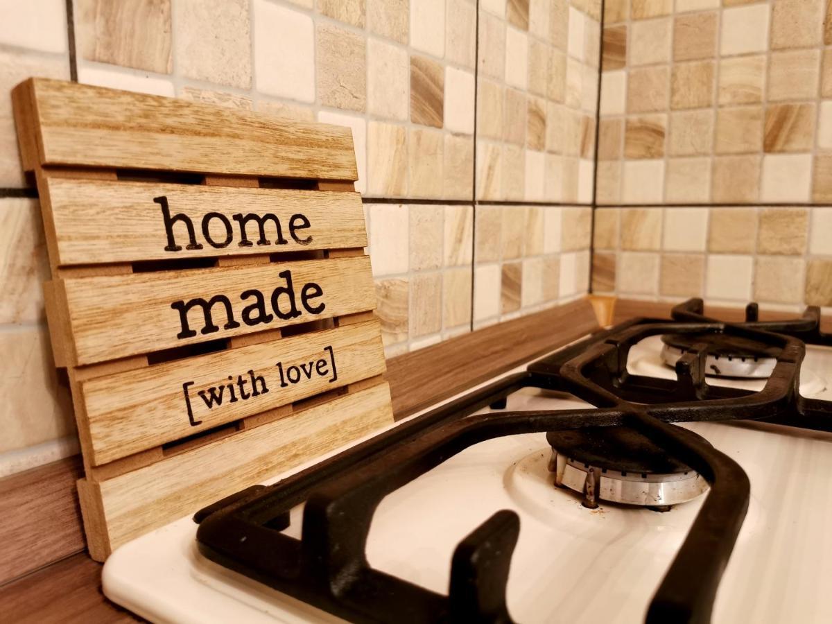 Cozyhome The Castle Apartment - Spacious, Quiet, High Ceiling 브라티슬라바 외부 사진