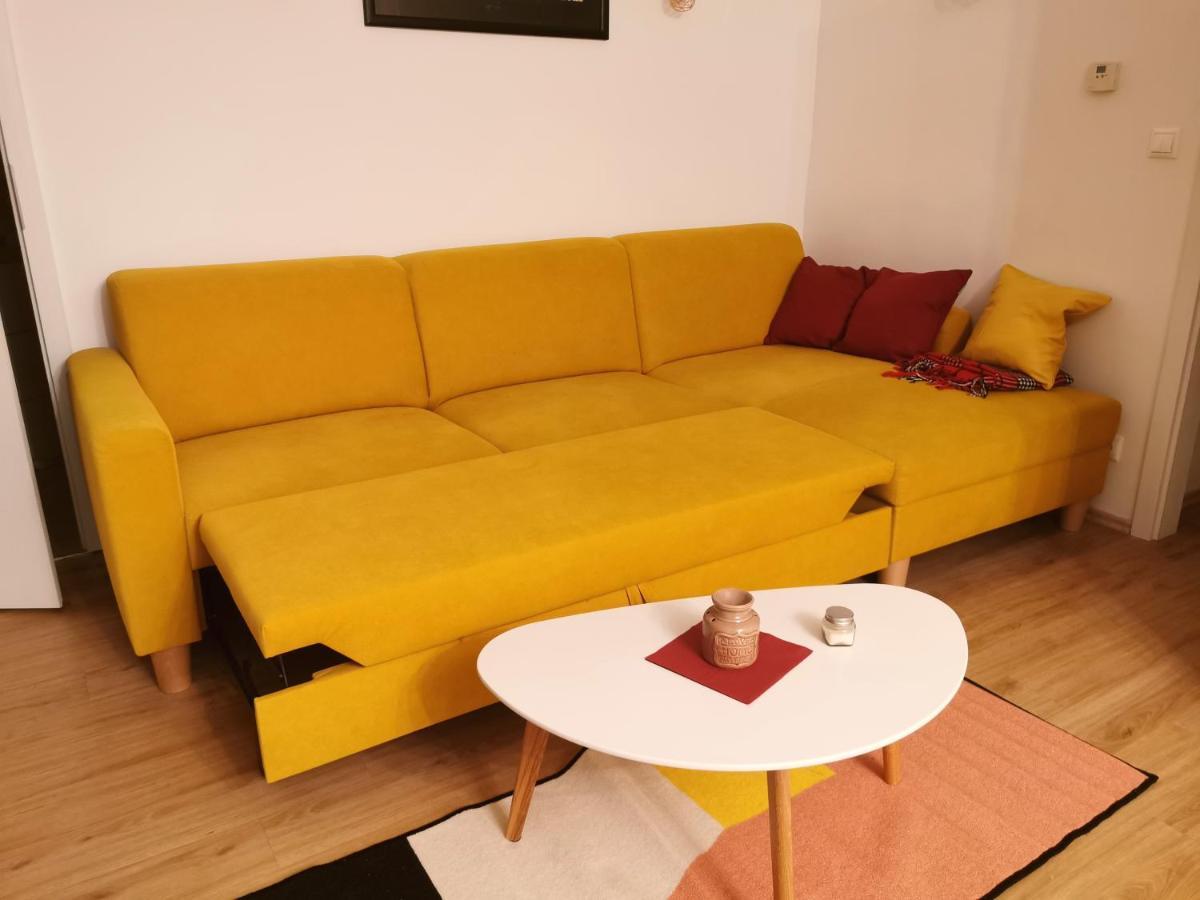 Cozyhome The Castle Apartment - Spacious, Quiet, High Ceiling 브라티슬라바 외부 사진