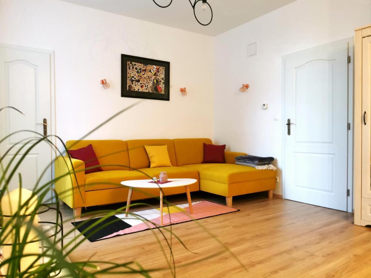 Cozyhome The Castle Apartment - Spacious, Quiet, High Ceiling 브라티슬라바 외부 사진