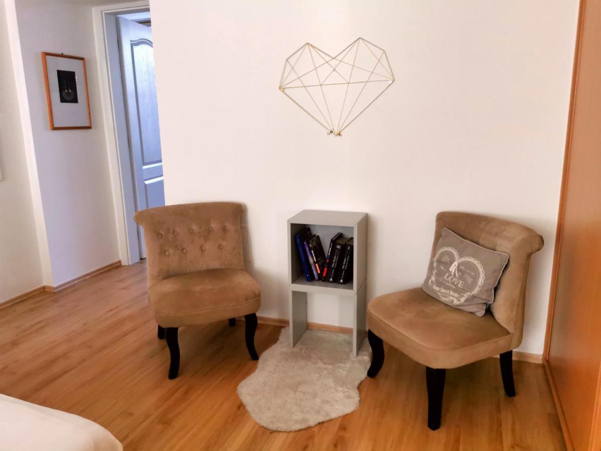 Cozyhome The Castle Apartment - Spacious, Quiet, High Ceiling 브라티슬라바 외부 사진