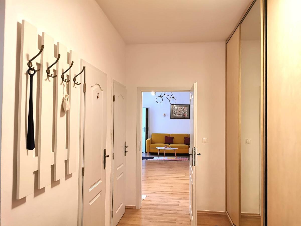 Cozyhome The Castle Apartment - Spacious, Quiet, High Ceiling 브라티슬라바 외부 사진
