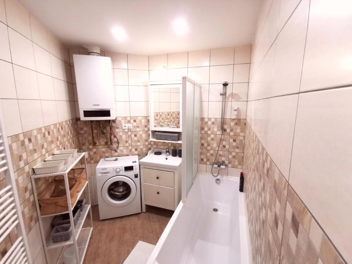 Cozyhome The Castle Apartment - Spacious, Quiet, High Ceiling 브라티슬라바 외부 사진
