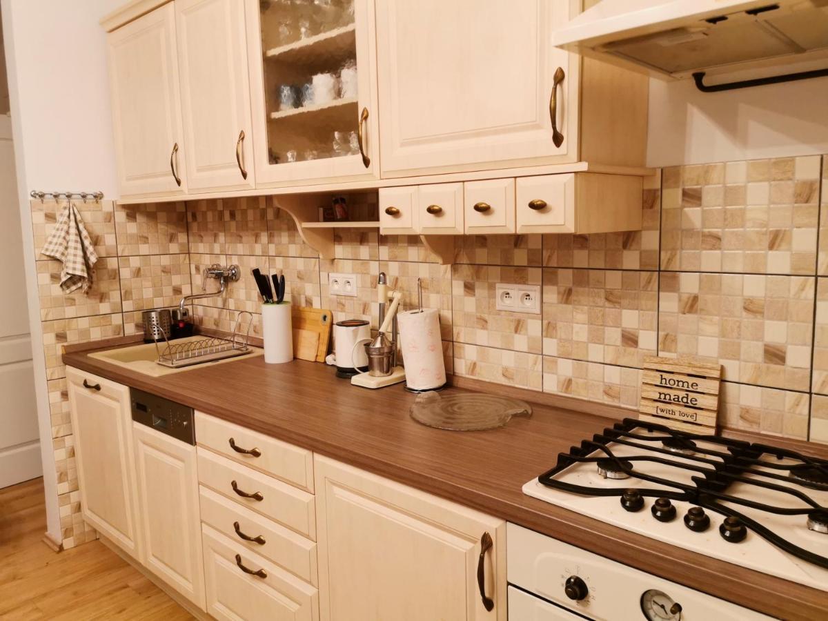 Cozyhome The Castle Apartment - Spacious, Quiet, High Ceiling 브라티슬라바 외부 사진